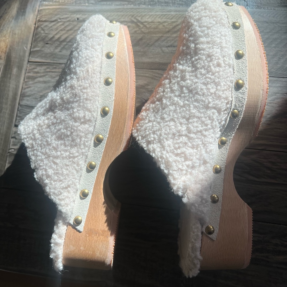 J.Crew Sherpa material clogs cream size 7 anti slip